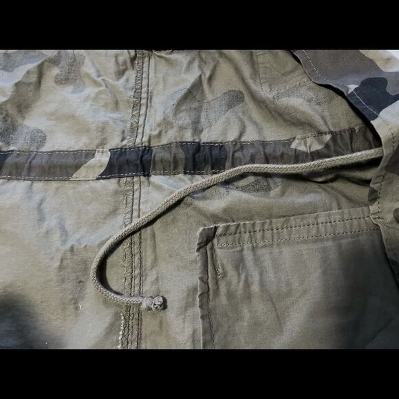 𝅺LOVE Tree anorak utility camouflage vest size medium. Excellent condition! - Picture 5 of 8